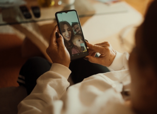 família em videochamada