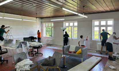 trabalhadores em teambuilding solidário