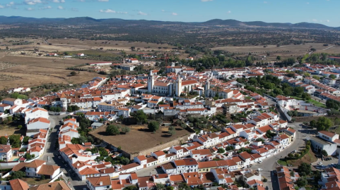 imagem aérea de casas com fibra
